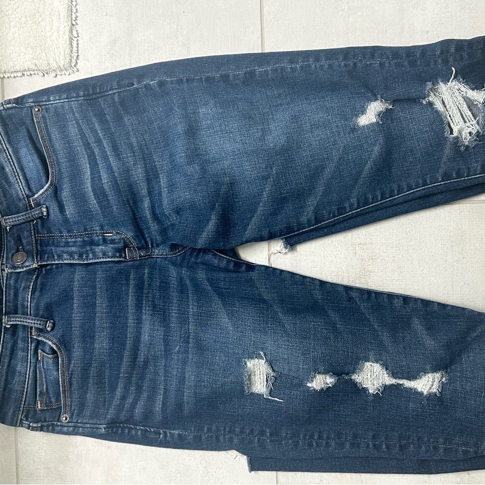 A&F Distressed Blue Jeans-2 regular
